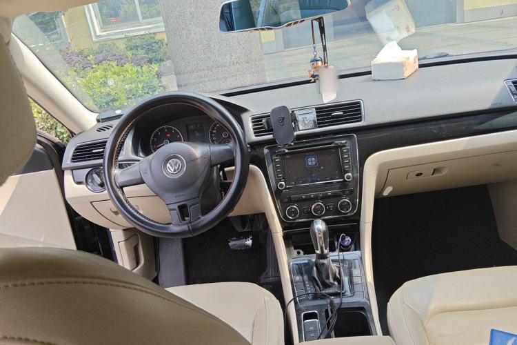 Used Volkswagen Passat 2014 1.8TSI Automatic Prestige Edition Steering Wheel