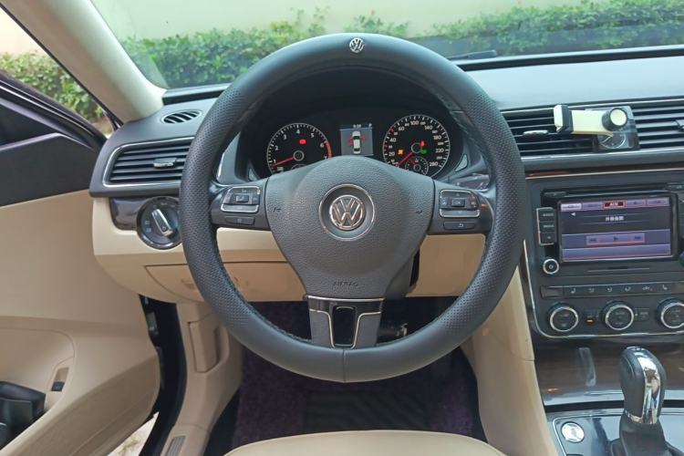Used Volkswagen Passat 2014 1.8TSI DSG Prestige Edition Steering Wheel