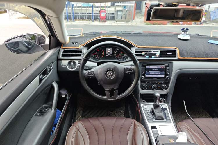 Used Volkswagen Passat 2014 1.8TSI DSG Prestige Edition Steering Wheel