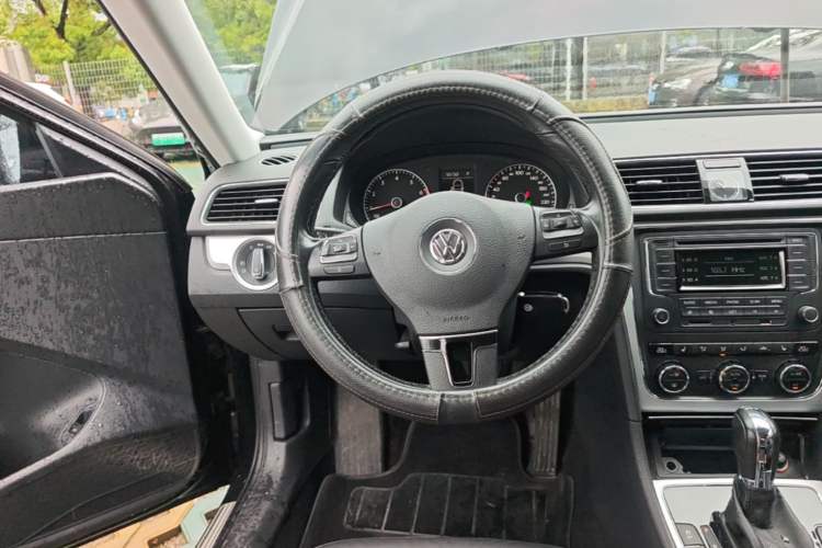 Used Volkswagen Passat 2014 1.8TSI DSG Prestige Edition Steering Wheel