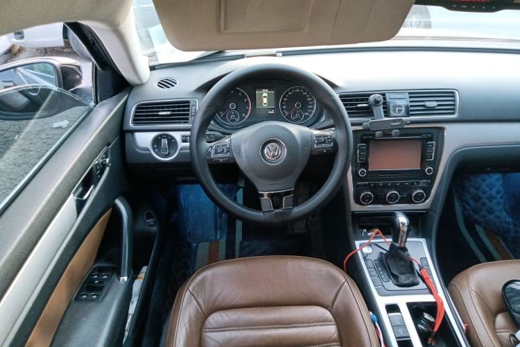 Used Volkswagen Passat 2014 1.8TSI DSG Prestige Navigation Edition Steering Wheel