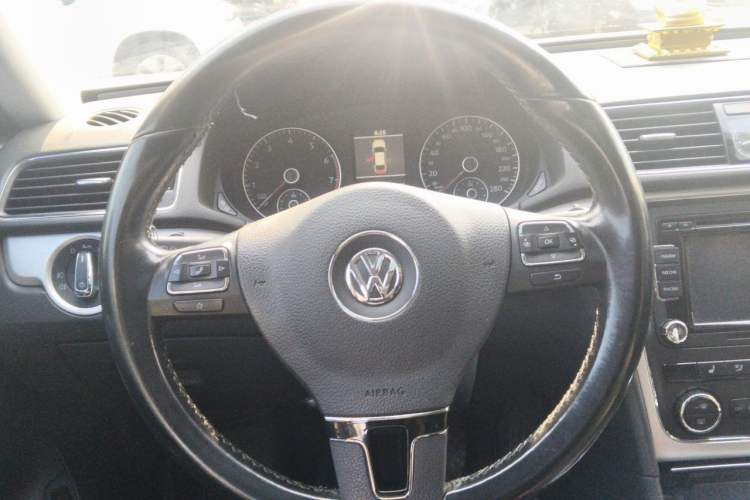 Used Volkswagen Passat 2014 1.8TSI DSG Prestige Navigation Edition Steering Wheel