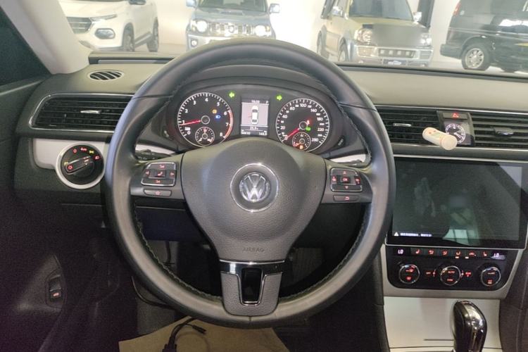 Used Volkswagen Passat 2014 1.8TSI DSG Prestige Edition Steering Wheel