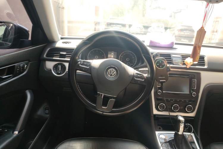 Used Volkswagen Passat 2014 1.8TSI DSG Ultimate Edition Steering Wheel