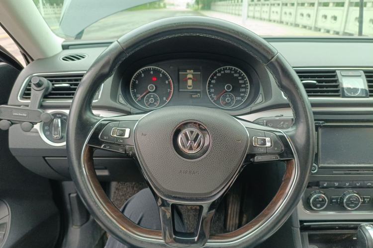 Used Volkswagen Passat 2014 2.0 TSI DSG Prestige Navigation Edition Steering Wheel