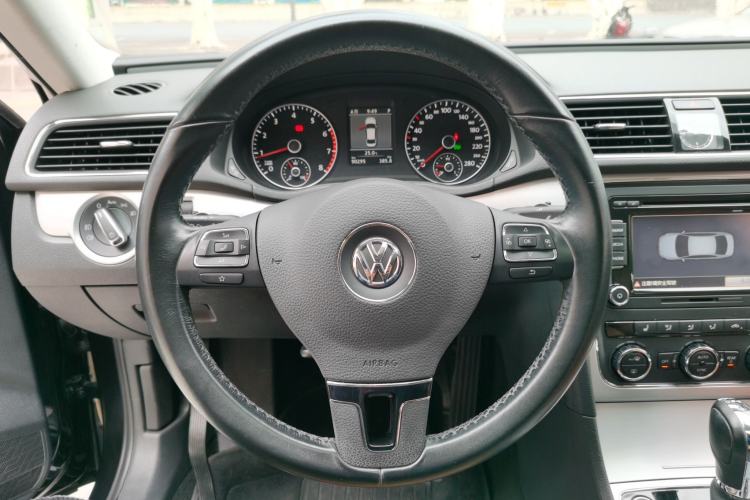 Used Volkswagen Passat 2014 1.8TSI DSG Prestige Navigation Edition Steering Wheel