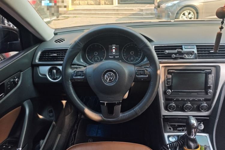 Used Volkswagen Passat 2014 1.8TSI DSG Prestige Edition Steering Wheel