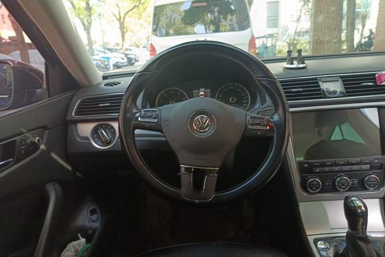 Used Volkswagen Passat 2014 1.8TSI DSG Prestige Edition Steering Wheel