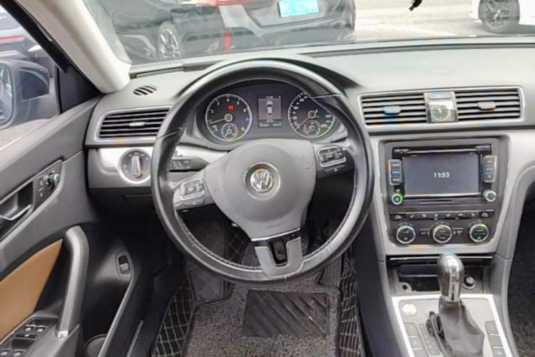 Used Volkswagen Passat 2014 1.8TSI DSG Prestige Edition Steering Wheel