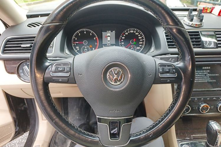 Used Volkswagen Passat 2014 1.8TSI DSG Prestige Edition Steering Wheel