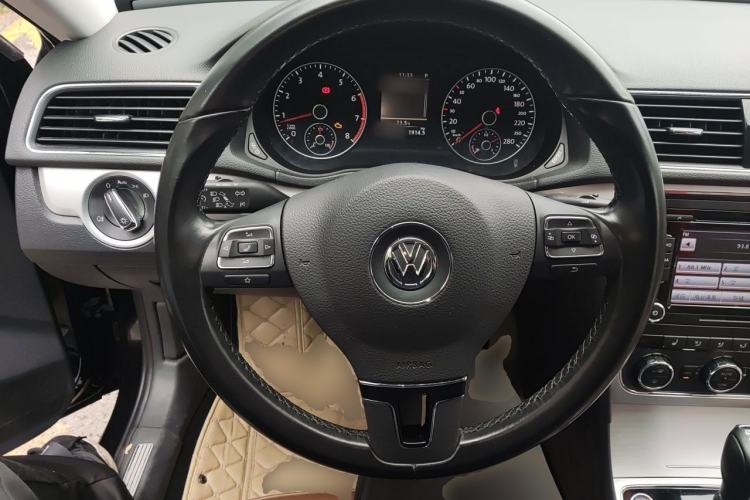 Used Volkswagen Passat 2014 1.8TSI DSG Prestige Edition Steering Wheel