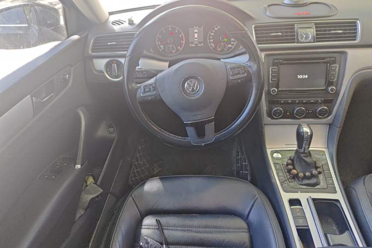 Used Volkswagen Passat 2014 1.8TSI DSG Prestige Navigation Edition Steering Wheel
