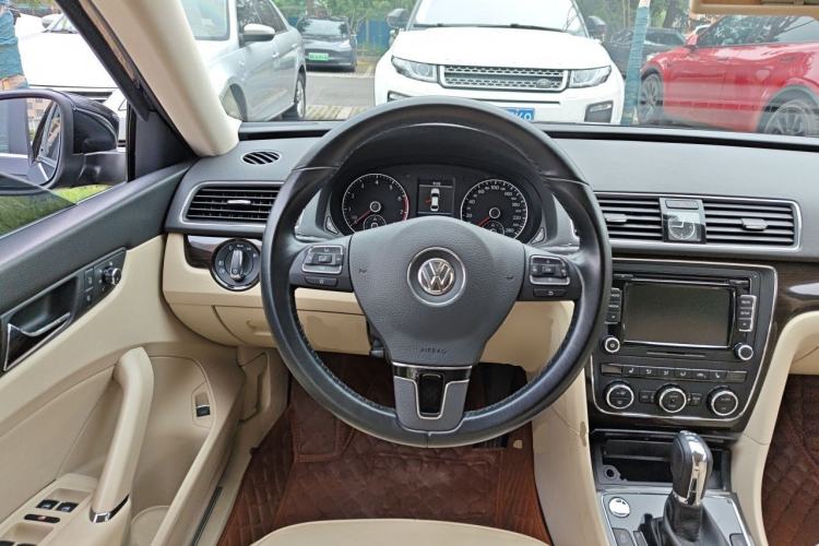 Used Volkswagen Passat 2014 1.8TSI DSG Prestige Edition Steering Wheel