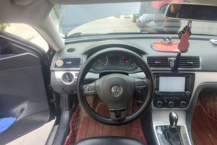 Used Volkswagen Passat 2014 1.8TSI DSG Prestige Edition Steering Wheel