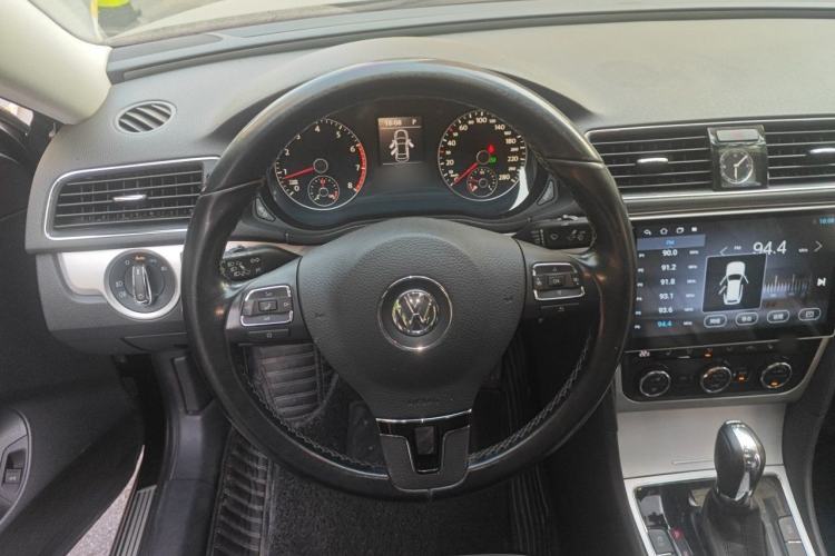 Used Volkswagen Passat 2014 1.8TSI DSG Prestige Edition Steering Wheel
