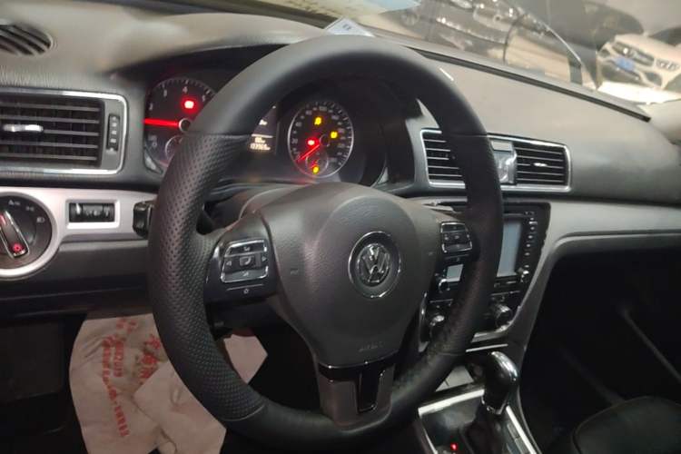 Used Volkswagen Passat 2014 1.8TSI DSG Prestige Edition Steering Wheel