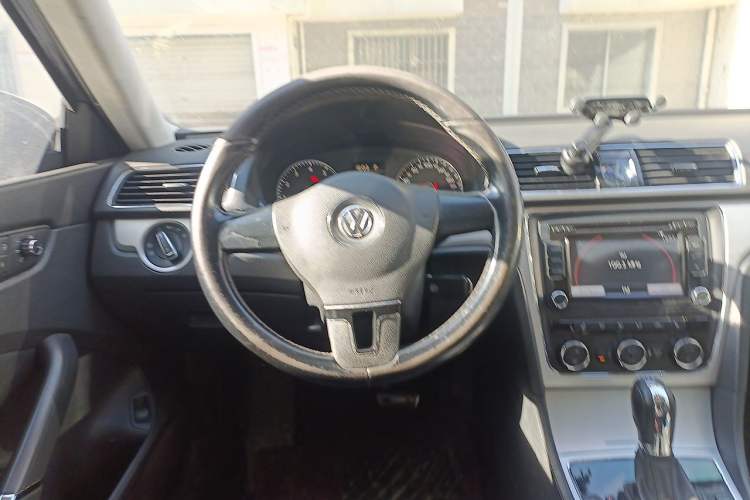 Used Volkswagen Passat 2014 1.8TSI DSG Prestige Navigation Edition Steering Wheel