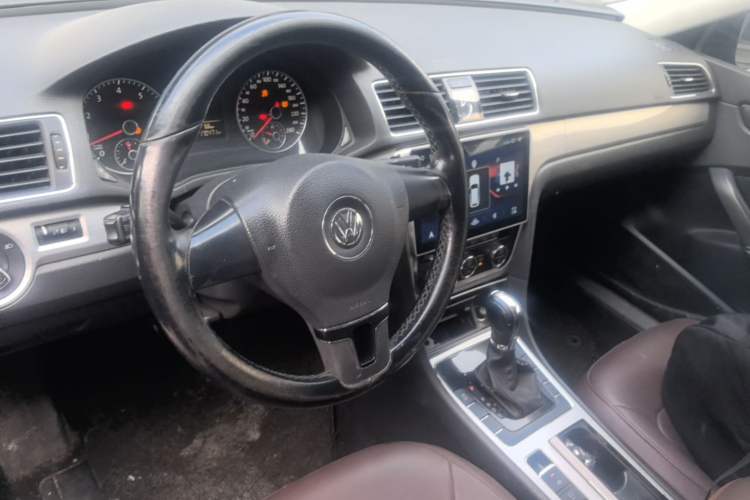 Used Volkswagen Passat 2014 1.8TSI DSG Prestige Navigation Edition Steering Wheel