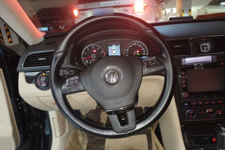 Used Volkswagen Passat 2014 1.8TSI DSG Prestige Edition Steering Wheel