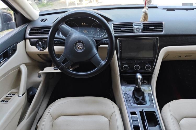 Used Volkswagen Passat 2014 1.8TSI Automatic Prestige Edition Steering Wheel