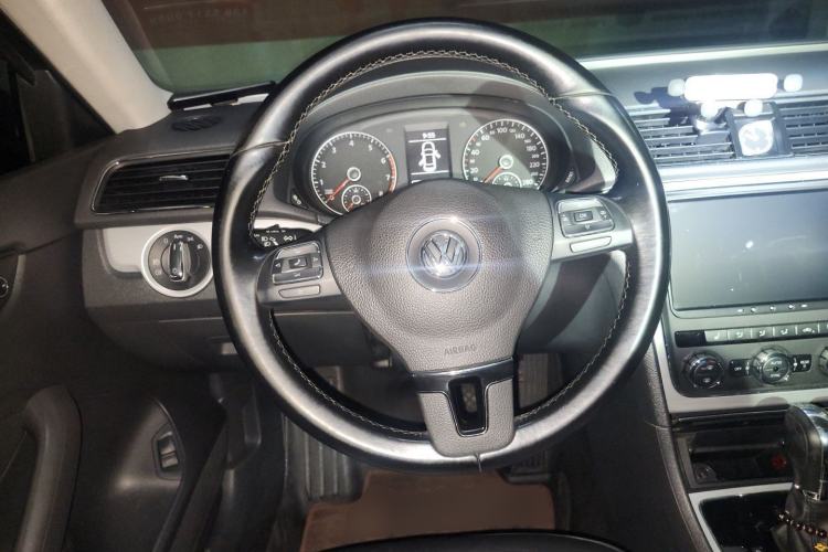Used Volkswagen Passat 2014 1.8TSI DSG 30th Anniversary Edition Steering Wheel
