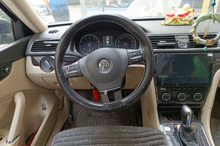 Used Volkswagen Passat 2014 1.8TSI DSG Prestige Navigation Edition Steering Wheel