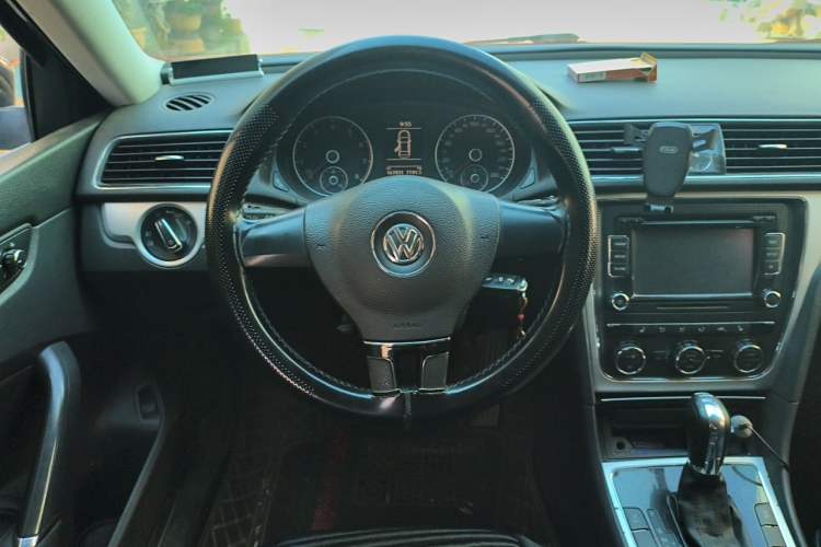 Used Volkswagen Passat 2014 1.8TSI DSG 30th Anniversary Edition Steering Wheel