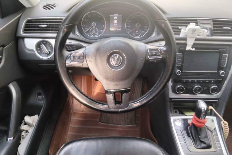 Used Volkswagen Passat 2014 1.8TSI DSG Prestige Edition Steering Wheel
