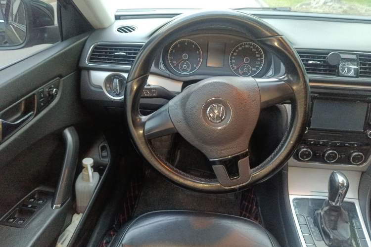 Used Volkswagen Passat 2014 1.8TSI DSG Prestige Edition Steering Wheel