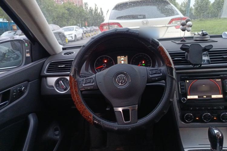 Used Volkswagen Passat 2014 1.8TSI DSG Prestige Navigation Edition Steering Wheel