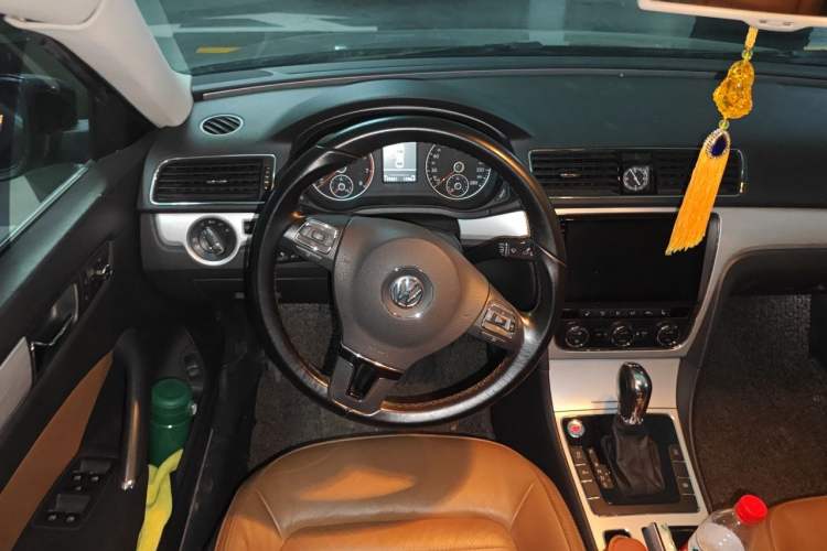 Used Volkswagen Passat 2014 1.8TSI DSG Prestige Edition Steering Wheel