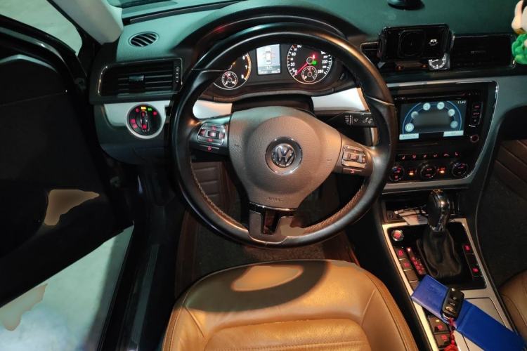 Used Volkswagen Passat 2014 2.0 TSI DSG Ultimate Edition Steering Wheel