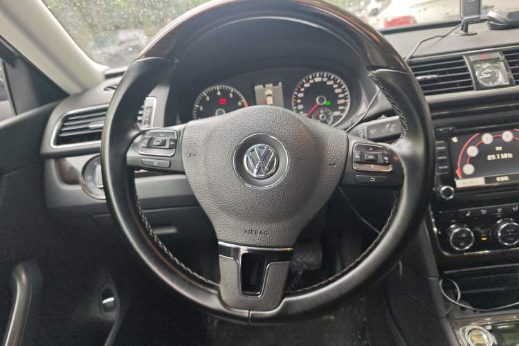 Used Volkswagen Passat 2014 1.8TSI DSG Prestige Navigation Edition Steering Wheel