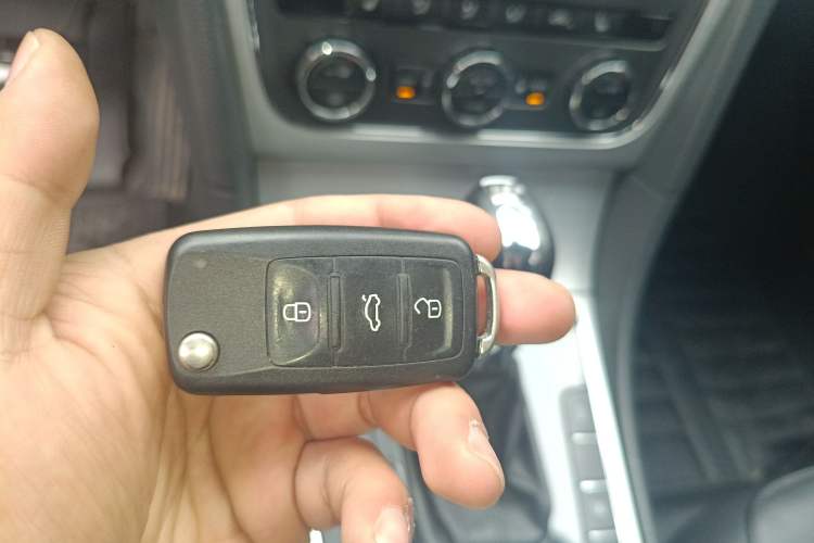 Used Volkswagen Passat 2014 1.8TSI DSG Prestige Navigation Edition Vehicle Key