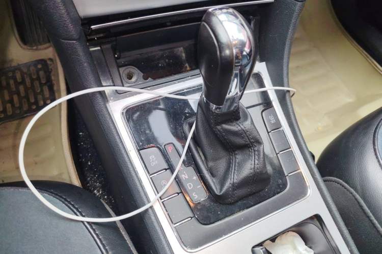 Used Volkswagen Passat 2014 1.4TSI DSG BlueMotion Technology Edition Gear Lever