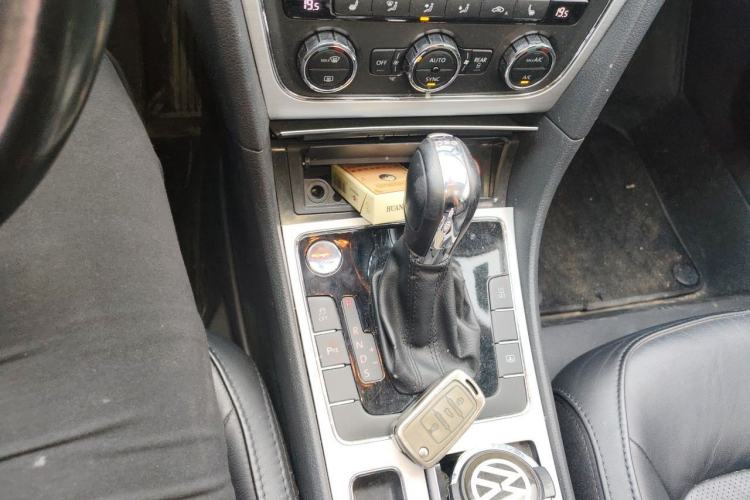 Used Volkswagen Passat 2014 1.8TSI DSG Prestige Edition Gear Lever