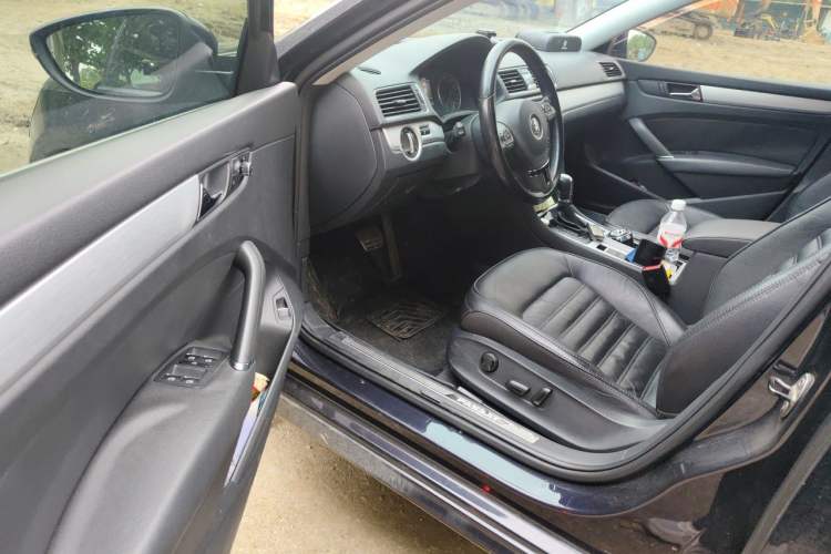Used Volkswagen Passat 2014 1.8TSI DSG Prestige Edition Interior 3