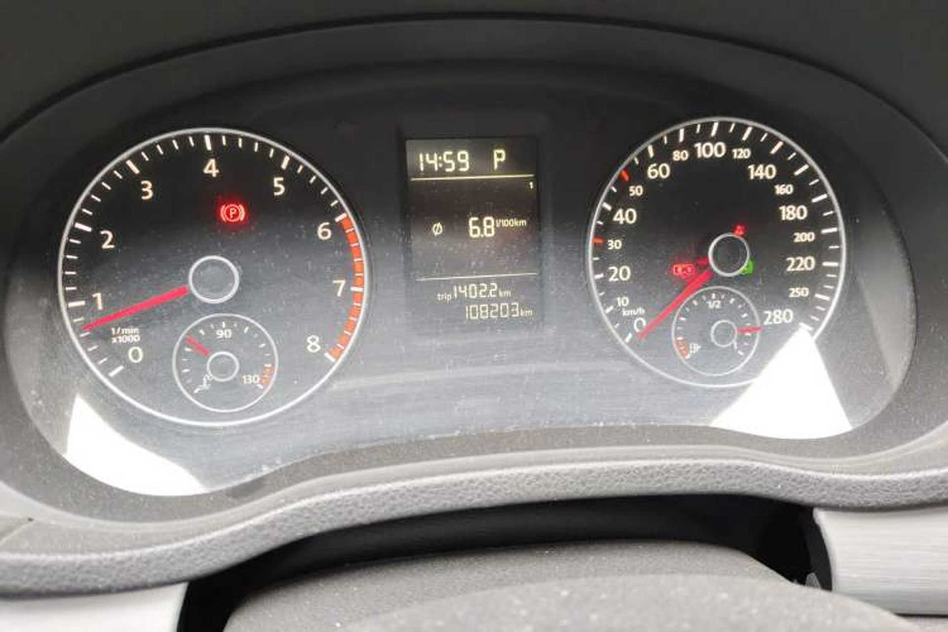 Used Volkswagen Passat 2014 1.4TSI DSG BlueMotion Technology Edition Odometer Close Up