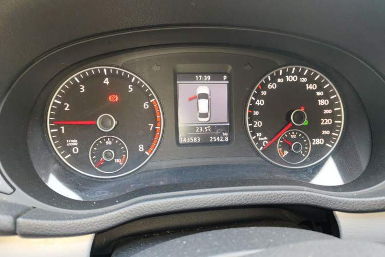 Used Volkswagen Passat 2014 1.8TSI DSG Prestige Edition Odometer Close Up