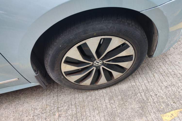 Used Volkswagen Passat 2014 1.4TSI DSG BlueMotion Technology Edition Right Front Wheel Hub