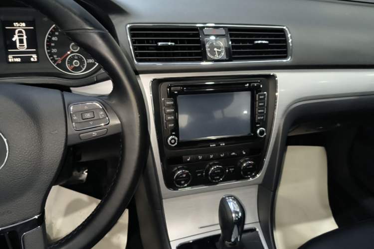 Used Volkswagen Passat 2014 1.8TSI DSG Prestige Edition Audio And AC Panel