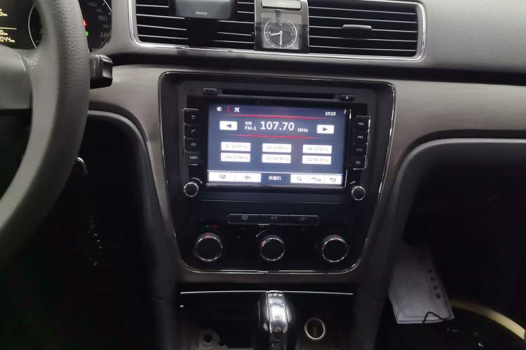 Used Volkswagen Passat 2014 1.8TSI DSG Luxury Edition Audio And AC Panel