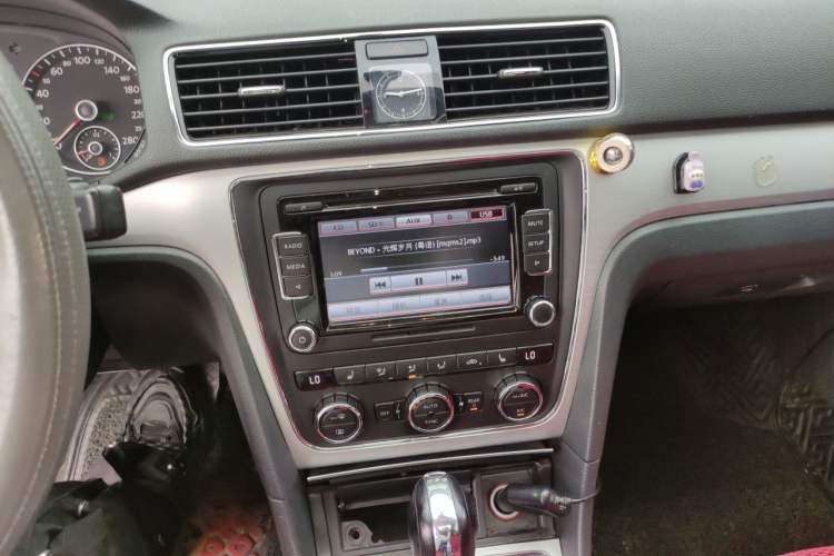 Used Volkswagen Passat 2014 1.8TSI DSG Prestige Edition Audio And AC Panel