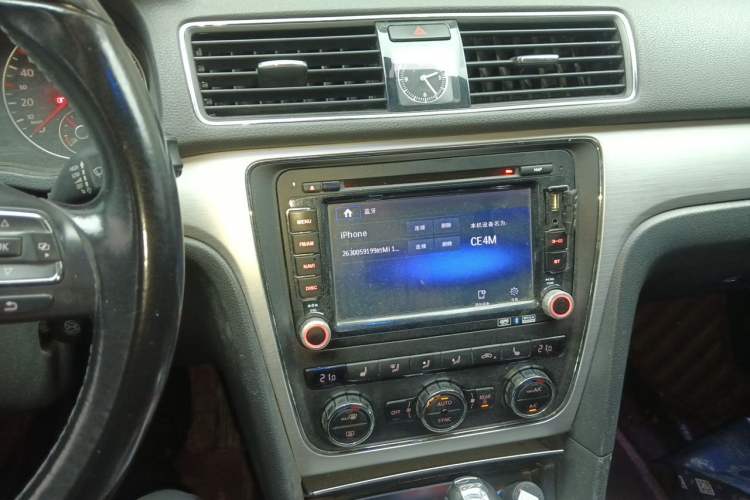 Used Volkswagen Passat 2014 1.8TSI DSG Prestige Edition Audio And AC Panel
