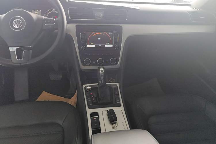 Used Volkswagen Passat 2014 1.8TSI DSG Prestige Navigation Edition Audio And AC Panel