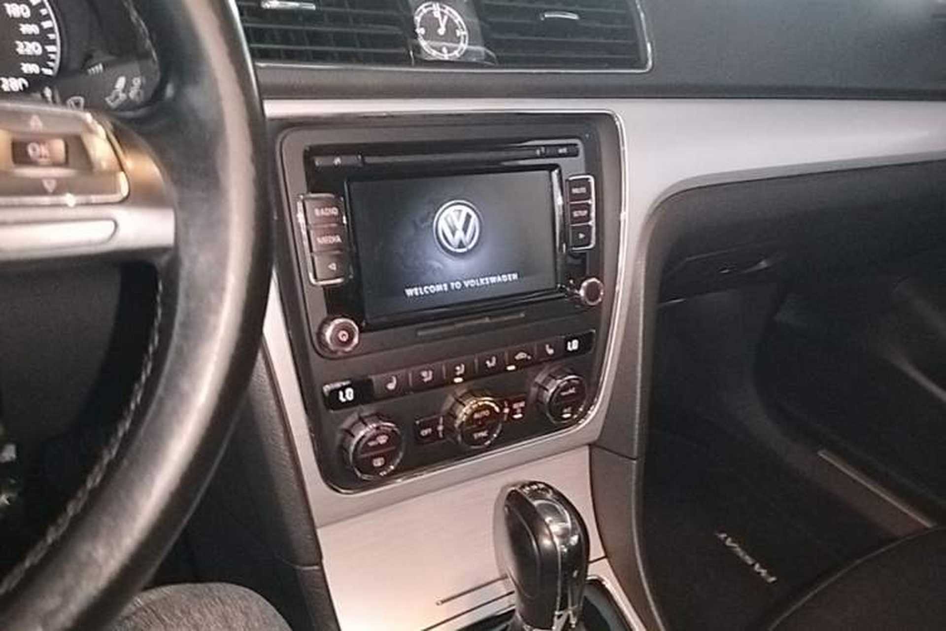 Used Volkswagen Passat 2014 1.8TSI DSG Prestige Edition Audio And AC Panel