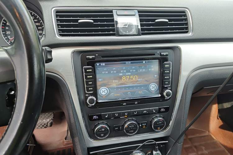 Used Volkswagen Passat 2014 1.8TSI DSG Prestige Edition Audio And AC Panel