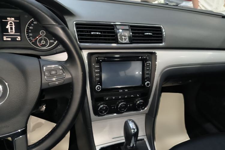 Used Volkswagen Passat 2014 1.8TSI DSG Prestige Edition Center Console