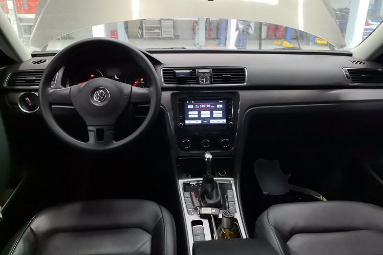 Used Volkswagen Passat 2014 1.8TSI DSG Luxury Edition Center Console