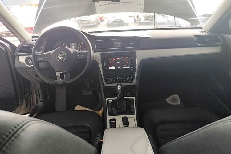 Used Volkswagen Passat 2014 1.8TSI DSG Prestige Navigation Edition Center Console